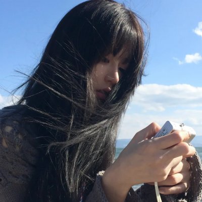 她比烟花寂寞